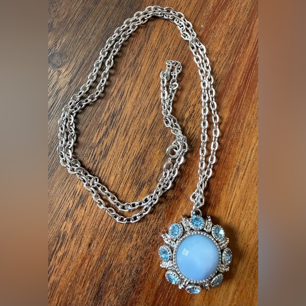 VTG Avon Silver Tone Necklace with Light Blue Rhinestone Pendant